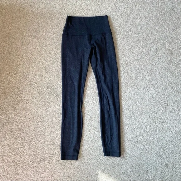 Lululemon 25” Align In Lattice Work Emboss Black - Picture 4 of 5